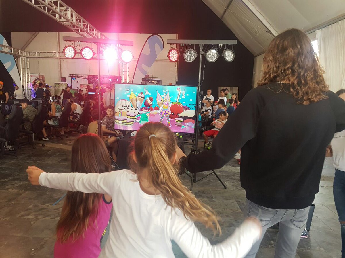 eSportTalentCan's tweet photo. Buenos días amig@s, ¿ ya han pasado este fin de semana por el Mogán Young Fest?

Nosotros sí y queremos darle la enhorabuena al @MunicipioMogan por su iniciativa y por el ecosistema de #esport que ha creado. 

Padres e hijos jugando, amigos bailando, realidad virtual... https://t.co/I9f8GLgRAp