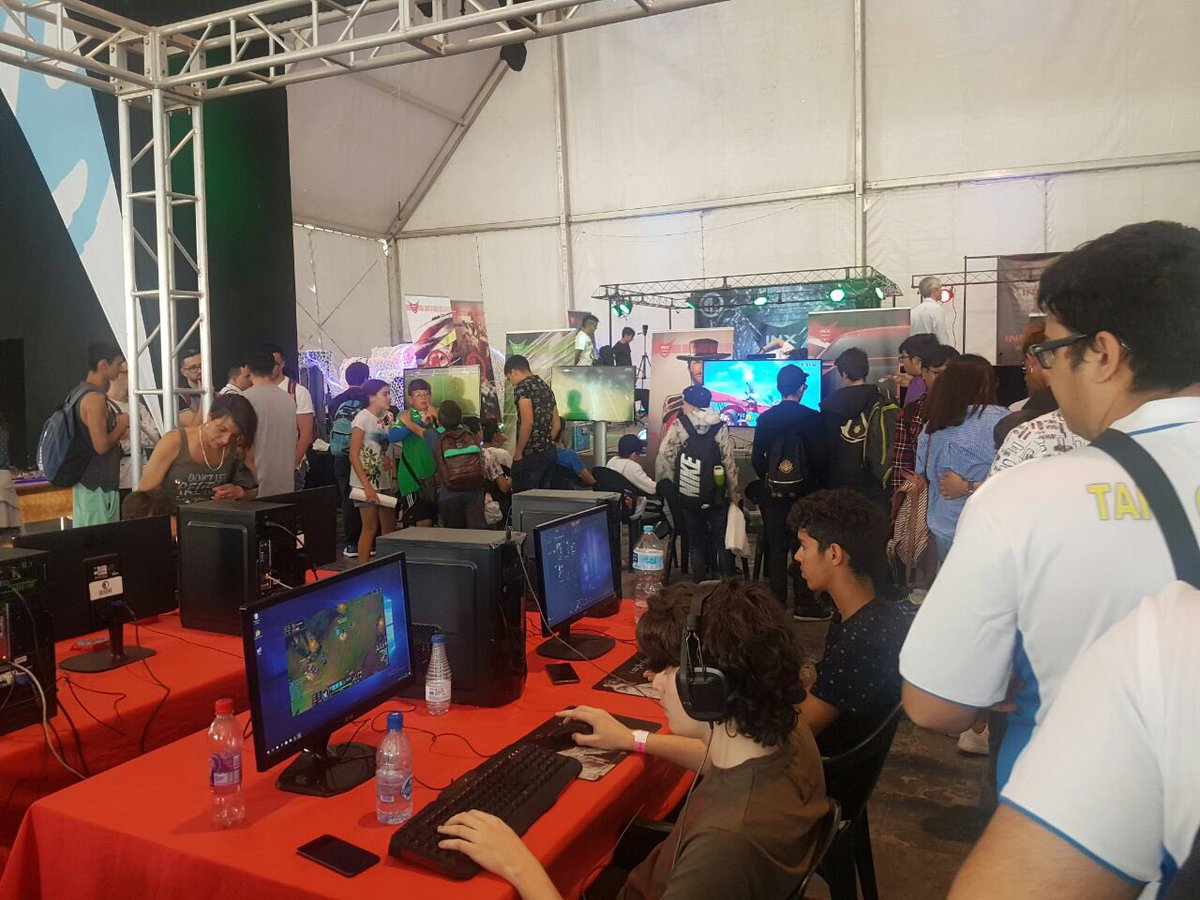 eSportTalentCan's tweet photo. Buenos días amig@s, ¿ ya han pasado este fin de semana por el Mogán Young Fest?

Nosotros sí y queremos darle la enhorabuena al @MunicipioMogan por su iniciativa y por el ecosistema de #esport que ha creado. 

Padres e hijos jugando, amigos bailando, realidad virtual... https://t.co/I9f8GLgRAp