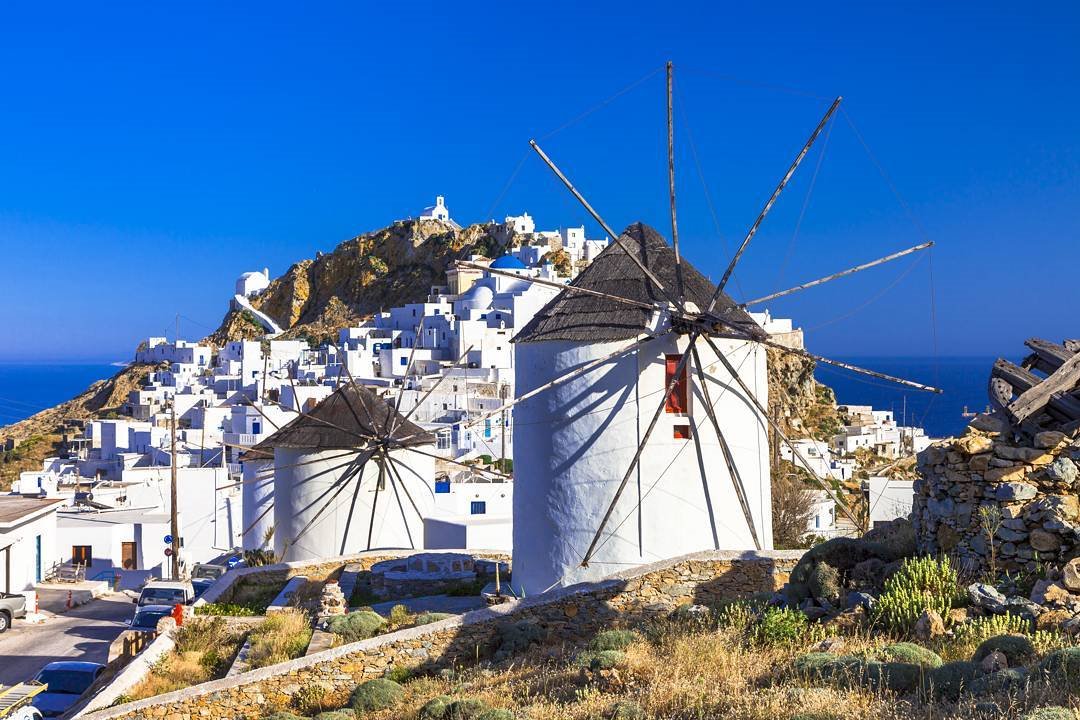 greecelovR's tweet photo. 🇬🇷 😍 Time for an evening stroll in the charming alleys of Serifos Island!#VisitGreece #Greece #Serifos #instagreece #VisitGreece #GreekSummer #summer#greekislands #greecevillas #villas #villaholiday #wishyouwherehere #athensvoice #grece #grecia #греция #vacations #saintfriday https://t.co/E0F9mS66gy
