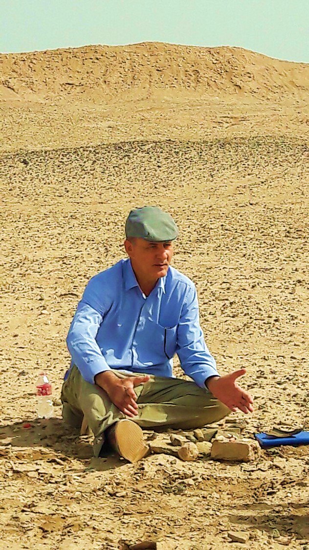 SumerUruk's tweet photo. At @Eridu-Iraq, finding a sickle of well-made pottery on the surface of the site, dates back to the sixth millennium BCE. April fifth 2018. https://t.co/FXV6lCf5O8