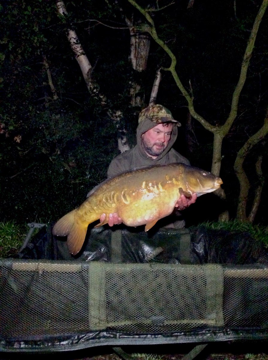 Goughy70's tweet photo. 24-8 lymmvale carp at last. That’s been a long winter for me. Corebaits monster crab custom on a size 6 ability curve Ronnie. @CoreBaits_uk @AbilityTackle #springcarp https://t.co/FEmjsahPwY