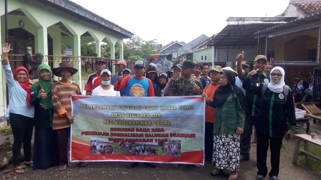 YudyAms's tweet photo. Padat Karya Tunai Desa Bogares Lor kec. Pangkah,Kab.Tegal 
#GerakanInovasiDesa
#TPPIJateng
#TPPITegal
@jokowi
@EkoSandjojo
@anwsanusi
@taufikmadjid71
@fachrilabalado
@tppindonesia
@KemenDesa
@BroerHendri 
@sunaryo266 
@m_jamroni 
@ShaomyNugroho 
@muhajir29011081 https://t.co/koQVUfUNNl