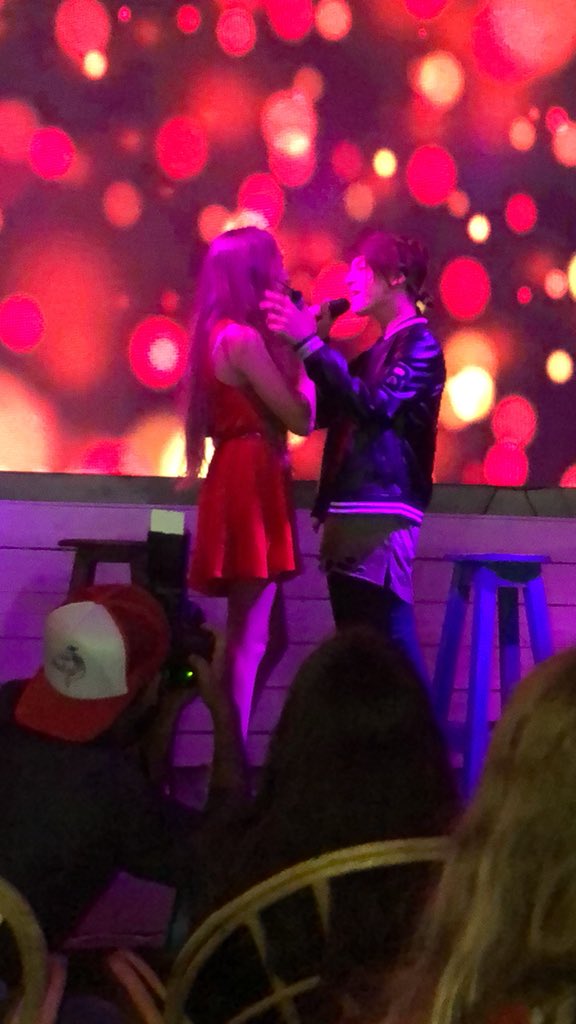 MartyMyqueen's tweet photo. Como se miraban lpm #tomarty 😍😭 @iammartyd @tomasrojasok https://t.co/NgmiC2jgOz