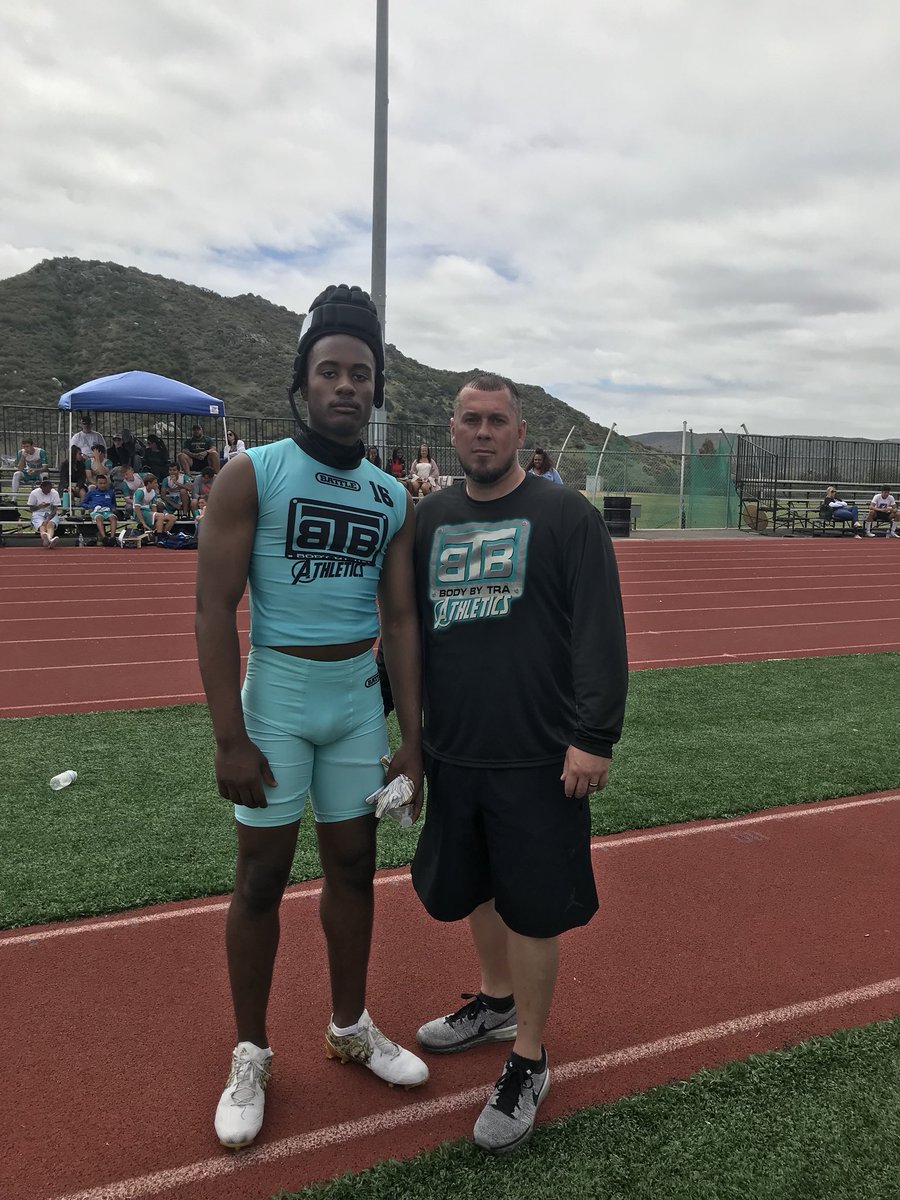Coach__Chance's tweet photo. My freshman son Kyron had a good day today at WR. 6’1 190. 4TD’s and some real nice routes. ⏳💪🏽 #bodybytra #materdei #playingforenvelopes 📬 https://t.co/FTIa4636qq