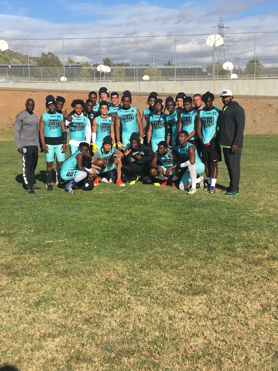 Coach__Chance's tweet photo. My freshman son Kyron had a good day today at WR. 6’1 190. 4TD’s and some real nice routes. ⏳💪🏽 #bodybytra #materdei #playingforenvelopes 📬 https://t.co/FTIa4636qq