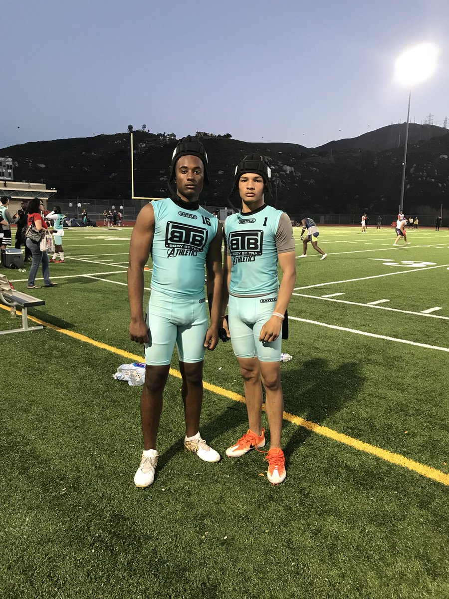 Coach__Chance's tweet photo. My freshman son Kyron had a good day today at WR. 6’1 190. 4TD’s and some real nice routes. ⏳💪🏽 #bodybytra #materdei #playingforenvelopes 📬 https://t.co/FTIa4636qq
