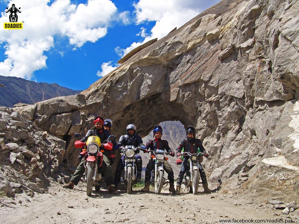 Roadiespak's tweet photo. #roadiespak
Way to  Askole Valley, Shigar, Skardu, Baltistan, Pakistan
#travelphotography #wanderlust #doyoutravel #travelmore #goexplore #lovetotravel #adventurethatislife #workandtravel #pakistan #mountains #nature #travel #dawndotcom #etribune #travelbeautifulpakistan https://t.co/5brCiafVVO