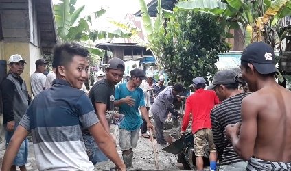 IrwdOIPSD's tweet photo. #padatkaryatunai
RTM, Pengangguran dan anggota keluarga penyandang Disabilitas dalam padat karya Tunai 2018 baik laki-laki dan perempuan dalam meningkatkan kesejahteraan dan penurunan angka Stunting 
#PadatKaryaTunai2018 
#tppisumsel
@EkoSandjojo 
@anwsanusi 
@taufikmadjid71 https://t.co/2OAhkz2DPj