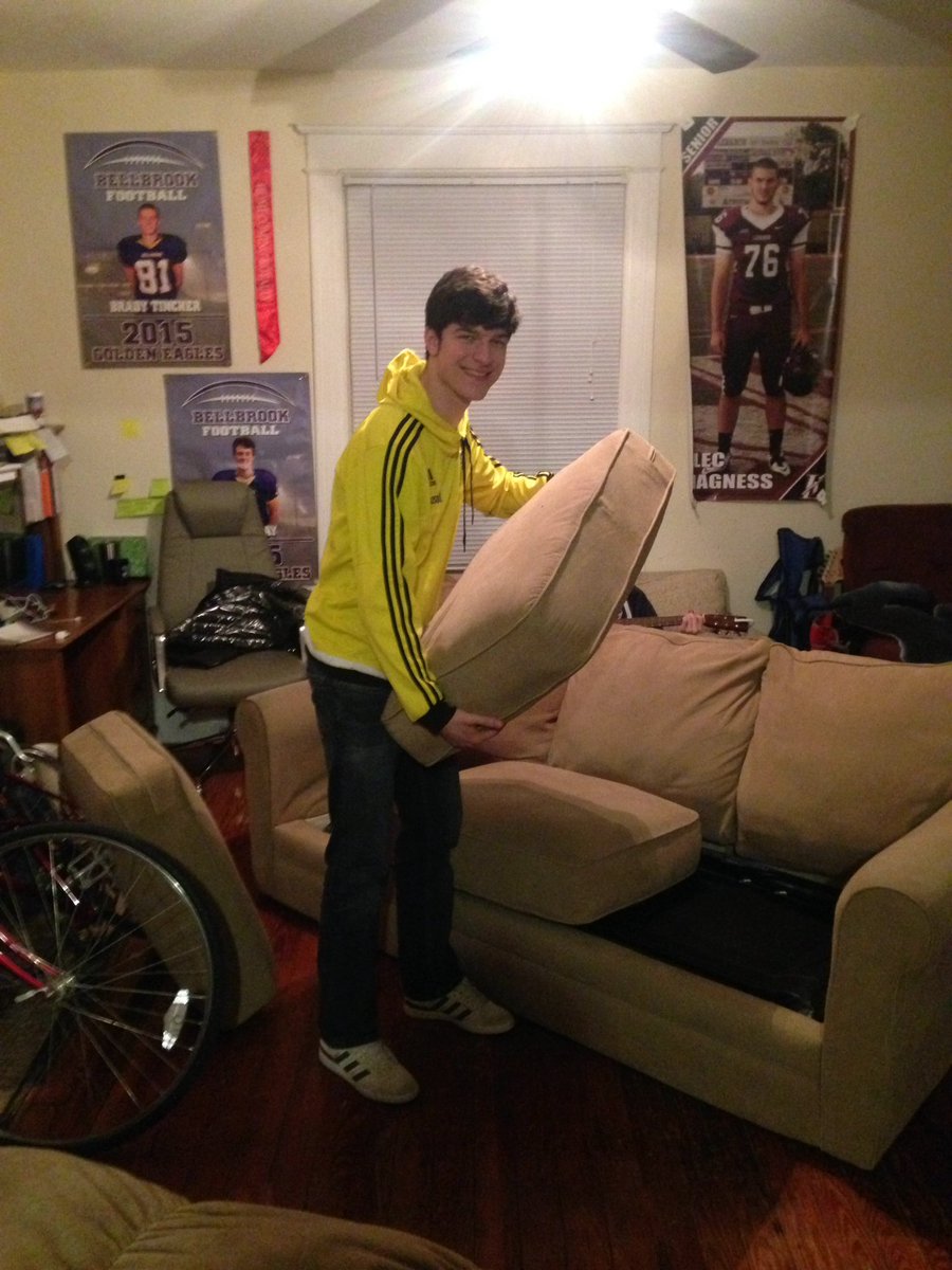 TheBrotel_'s tweet photo. Welcome to the Brotel new couch ! https://t.co/vp0LJ8i4VM
