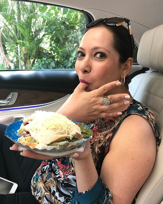 SonalHolland's tweet photo. When #bestie is in town and you go searching for the #best #rastaa ka #chutneysandwich . This one we had at #narimanpoint near #inox but where else would you recommend in #mumbai can one go for the best #sandwich from the #roadside ? 
#nostalgia #memorie… https://t.co/RNDNyO2d0H https://t.co/ITak2uKNMH