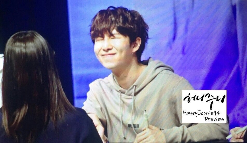 chimmylr's tweet photo. SI USTEDES QUERIAN QUE ME AGARRE ALGO YA LO LOGRARON, BAIS.
#PremiosMTVMiaw #MTVBRKPOPBTS @BTS_twt https://t.co/N6fOoCSlzq