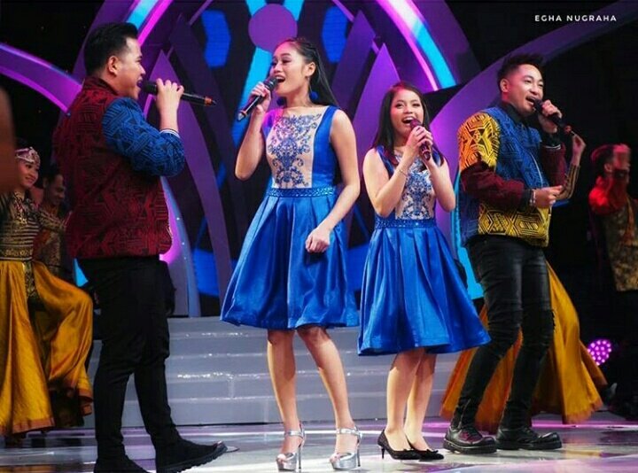 milaaqu's tweet photo. ada ciri khas @DA2_Irwan yg brbeda dri kebiasaan temen2 penyanyi lainnya, hayoo apa coba😂
Met hari Minggu, met hari libur😊 https://t.co/01XznAbWPs