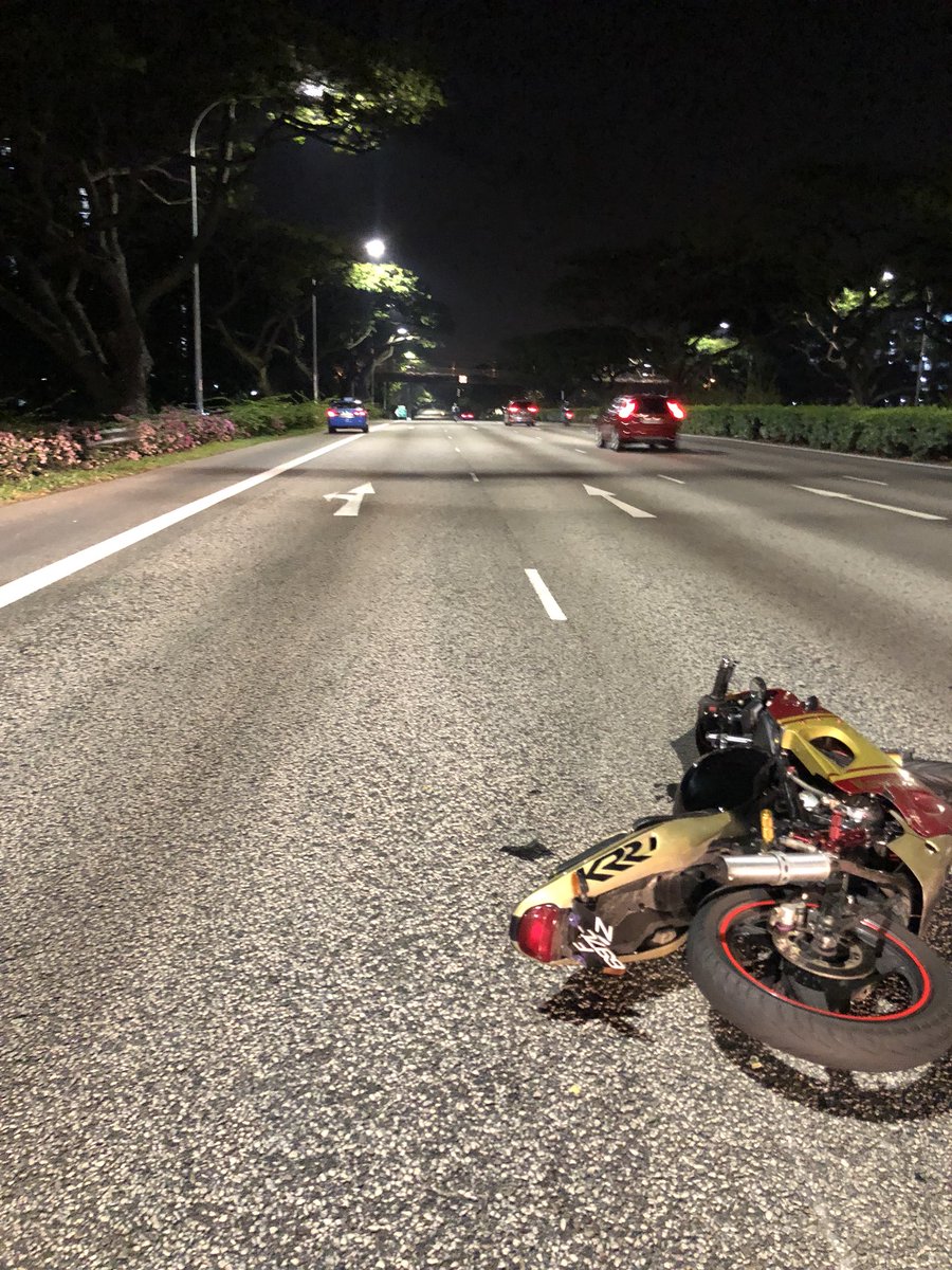 uccopp's tweet photo. I just had an accident on 7April about 3:50AM at PIE towards changi before bedok resevoir exit. TAXI sudden lane change cause me to jam brake and skid.  Looking for any car with build in camera and proof and witness to this case. Thank you https://t.co/45lb1Hoc52
