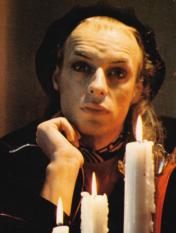 dark_shark's tweet photo. Glam By Candlelight: Brian Eno, 1974 #TakingTigerMountain #ByStrategy #RoxyMusic https://t.co/1GNmqKOiha