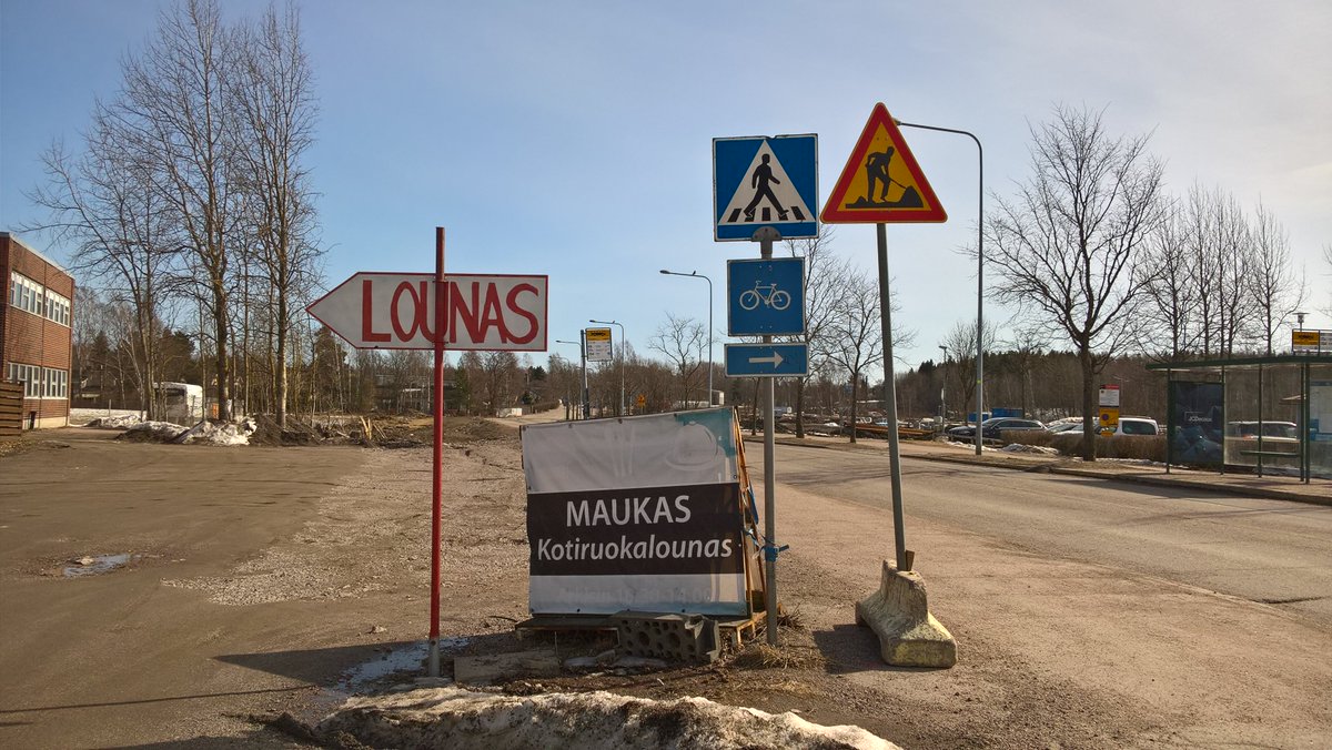 TiiTikk's tweet photo. Teerisuontien ja -kujan risteys, tällainen löytö #Ateline #helpalaute @HelsinkiKymp terveisin ylimääräinen ja ympäripyöreä tarkastaja-Tiina https://t.co/tuEhmvUXWc
