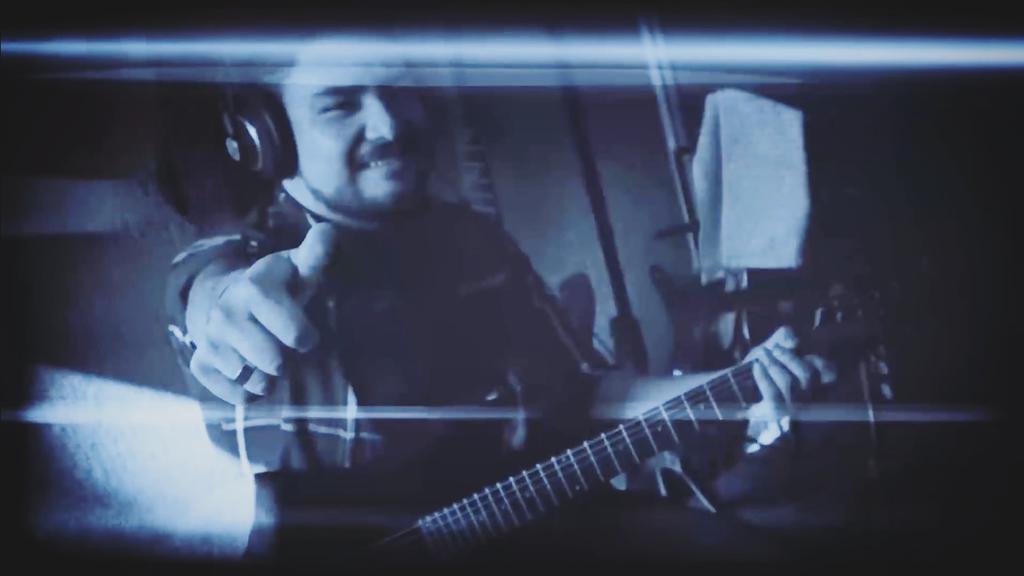 shalottband's tweet photo. Una foto del recuerdo durante las grabaciones de Erick "Jr" González, guitarrista y voz de Shalott!!
Folk on!! https://t.co/ZENoHS1kGM