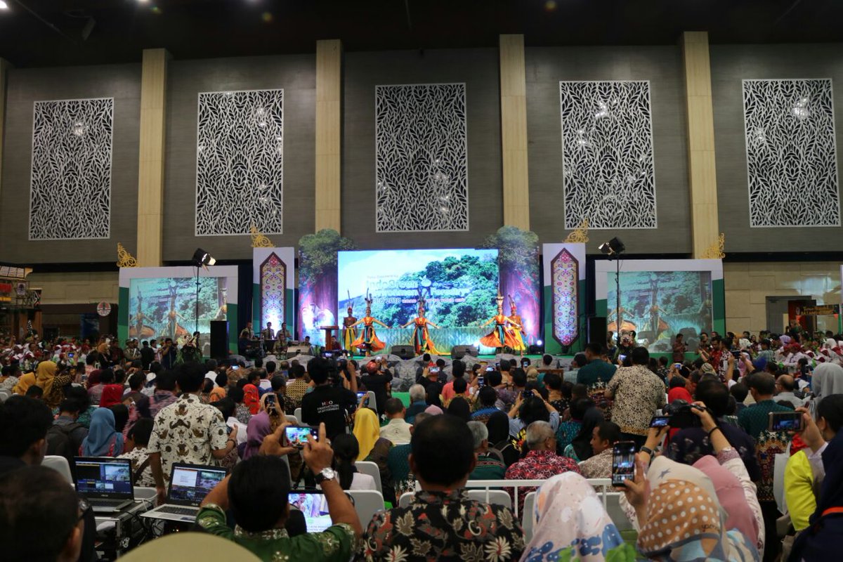 BPHPXI's tweet photo. 10th INDOGREEN ENVIRONMENT &amp; FORESTRY EXPO (IEFE) 2018 dengan konsep Road To Your City, tahun ini berlangsung di Convention Hall Samarinda - Kalimantan Timur mulai tgl 5 - 8 April 2018. Pameran Kehutanan dan Lingkungan terbesar di Indonesi ini di buka oleh Sekjen Kemenlhk https://t.co/rh53JsLwIK