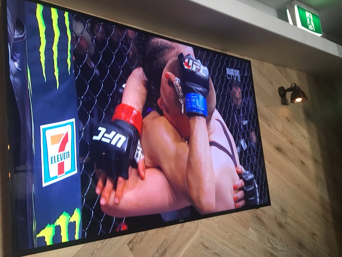 JaclynVogl's tweet photo. Beautiful seeing such a respectful loving fight between 2 of the most badass goddesses of today #ufc #UFC223 @rosenamajunas @joannamma https://t.co/qseFoFFl1Z