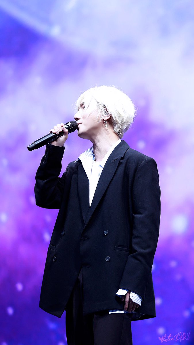 listentokry's tweet photo. 180406 #SMTOWNINDUBAI #Yesung @shfly3424 beautiful😍 https://t.co/JKgBtO6zUB
