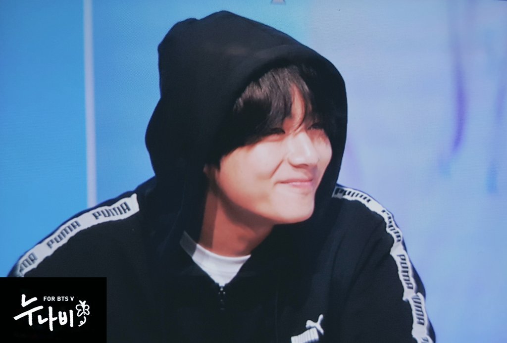 180408 푸마팬사인회
요즘 도라에몽을 따라한다는 태태 
#이삐사진전 #태형 #태태 #V #BTS