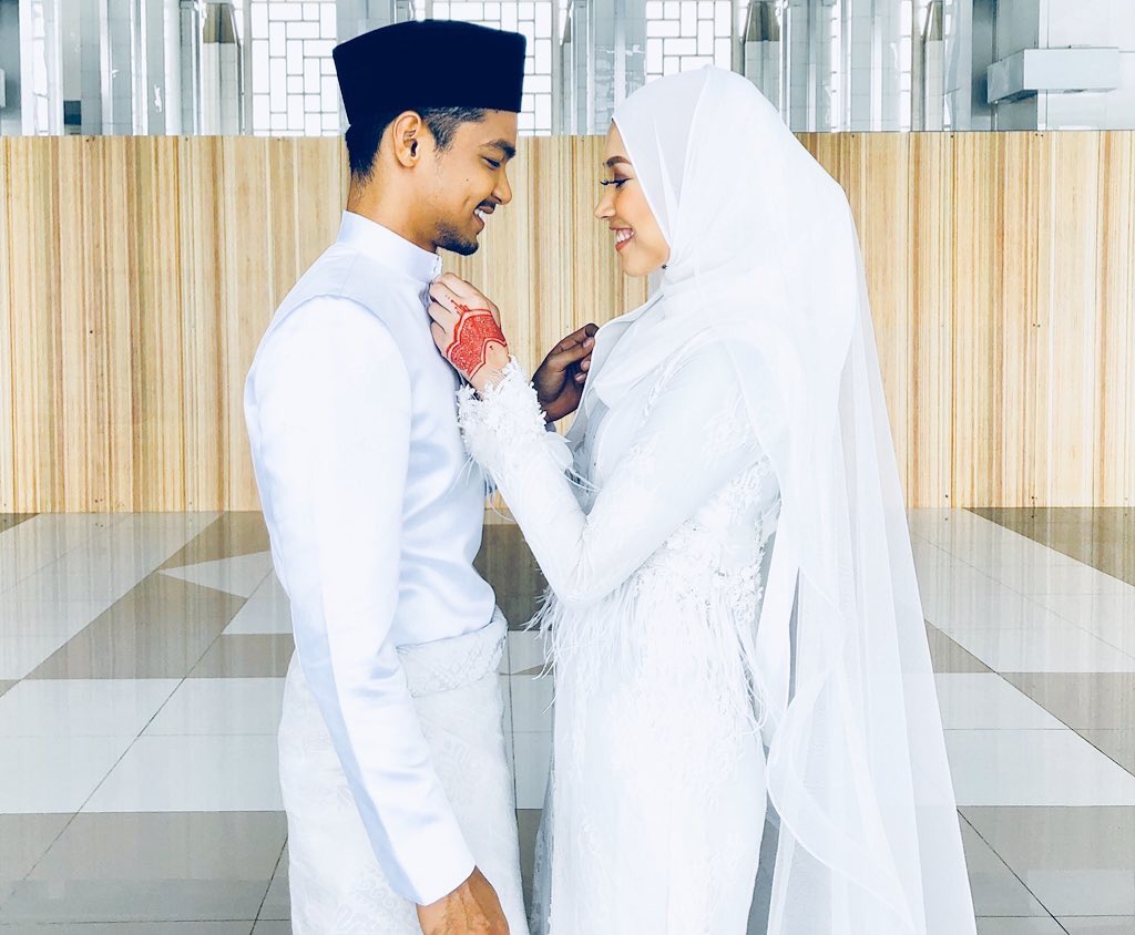 NoormelyN's tweet photo. Ari ni xkeja so jom kita layan marathon
#TakAdaCintaSepertimu
#Hazran
#athea
@ZahirahMac
@isyafiqkyle
Now
Astro ria https://t.co/ERI8jCzdyR