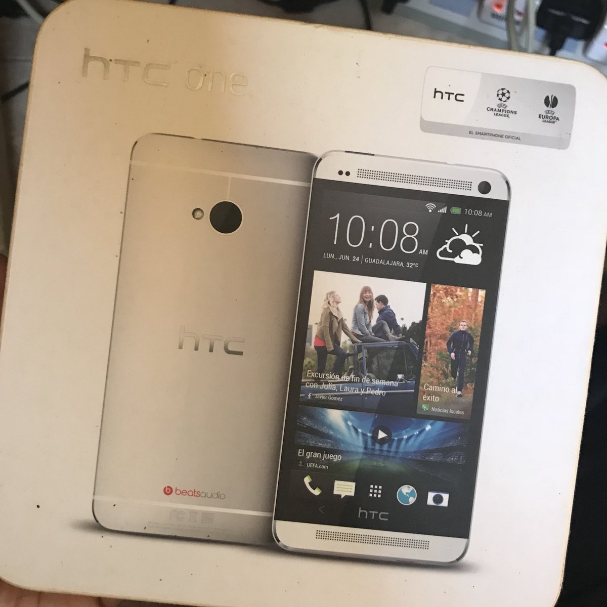 doc_zan1's tweet photo. Found the box of my old buddy #HTCM7. Damn I miss that one even today. https://t.co/gspk1L4jMe