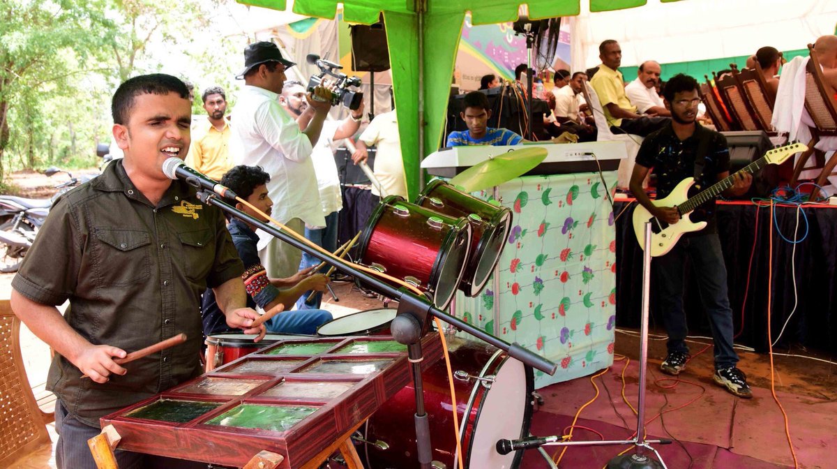 AzzamAmeen's tweet photo. Model village opened for the visually impaired in Tissamaharama as the 55th “Gam Udawa” model village, Minister @sajithpremadasa says 600 more model villages under construction, 2500 villages targeted to be completed by end of 2020 https://t.co/yzvDxr6QZh