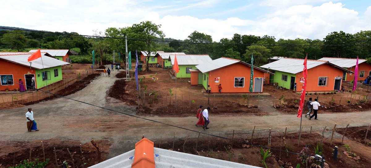 AzzamAmeen's tweet photo. Model village opened for the visually impaired in Tissamaharama as the 55th “Gam Udawa” model village, Minister @sajithpremadasa says 600 more model villages under construction, 2500 villages targeted to be completed by end of 2020 https://t.co/yzvDxr6QZh