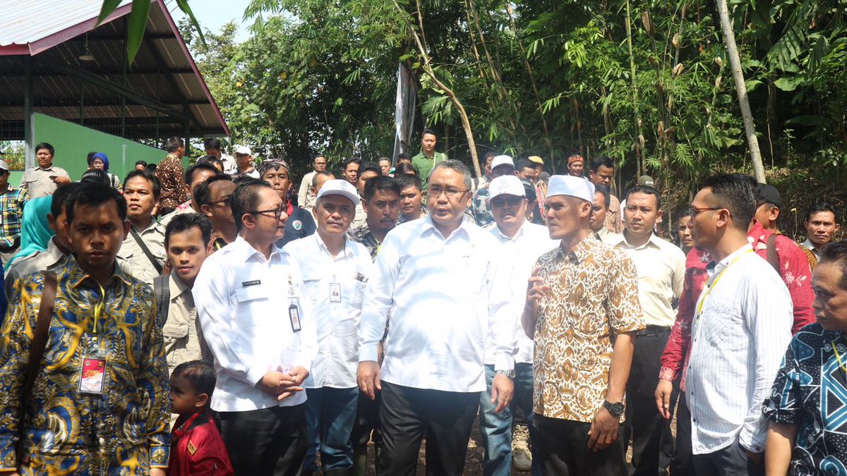 WanSalassa's tweet photo. #PadatKaryaTunai2018
#BaktiPendampingDesa
#ManfaatDanaDesa

@jokowi 
@EkoSandjojo 
@taufikmadjid71 
@anwsanusi 
@fachrilabalado 
@P3MDSulSel 
@P3MDBulukumba 
@tppindonesia https://t.co/6KfUeB1u9v