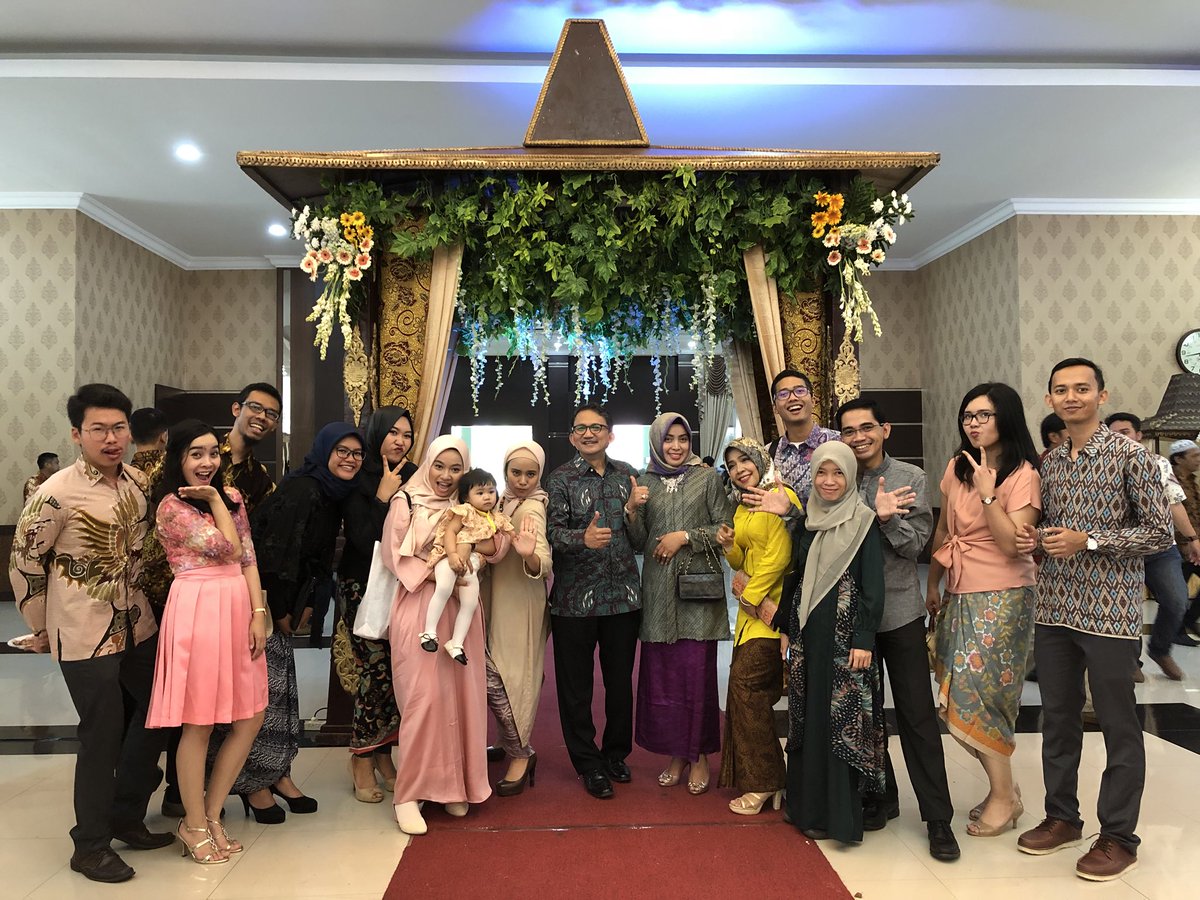 Reunian <a href="/Synergy_Telkom/">Portfolio & Synergy Telkom Indonesia</a> 😘
Selamat menempuh hidup baru Ayu