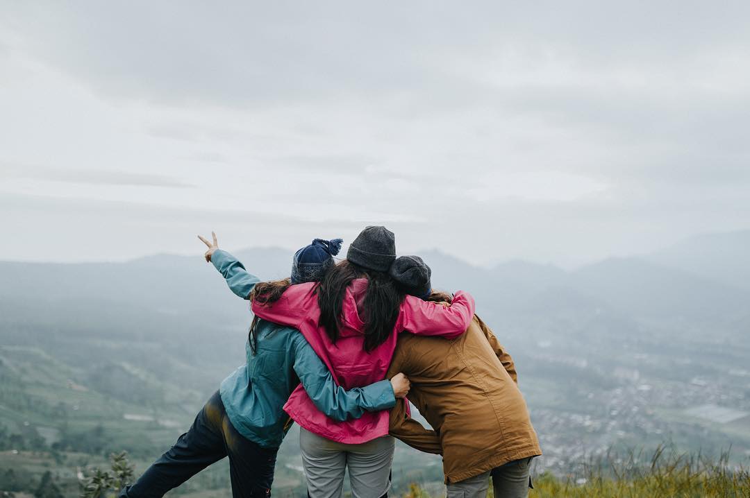 eigeradventure's tweet photo. Everythings around us is made up of energy. To attract positive things in your life, start by giving off positive energy. Happy weekend, Eigerian!
.
#EigerAdventure #EigerTropicalAdventure #EnjoyLifeWithoutARoof #YourTropicalDiscovery #SummitAttack https://t.co/OnlqdCXa68