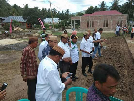 moito_r's tweet photo. Kunjungan Kemenko PMK dan Lintas Kementerian dan Lembaga ke Desa PKT Desa Tabumela, Desa Liyodu dan Desa Ambara Kab. Gorontalo
#PadatKaryaTunai2018 
@jokowi 
@EkoSandjojo 
@taufikmadjid71 
@fachrilabalado
@TPP_Indonesia https://t.co/rdd1We7paN