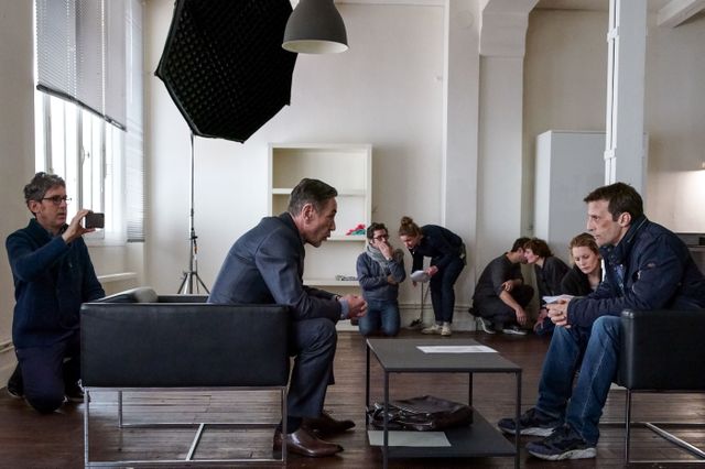 franceinter's tweet photo. Découvrez le tournage très secret en ce moment à Parisde la saison 4 du #BureaudesLégendes grâce à @alexackoun https://t.co/c9rhBy2qYF https://t.co/F2lVTA82Sl