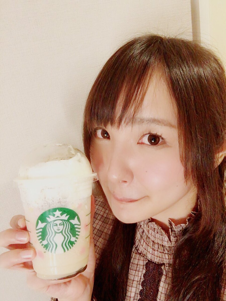 karakai_takagi's tweet photo. 遅れてしまいましたが…
がっきゅこと長久友紀さんお誕生日おめでとうございます！！
これからも忙しいとは思いますが頑張って下さい！
#長久友紀生誕祭2018 
#長久友紀生誕祭
#イヤホンズ
#いいねした人全員フォローする 
#RTした人全員フォローする https://t.co/16ZP29w4pL