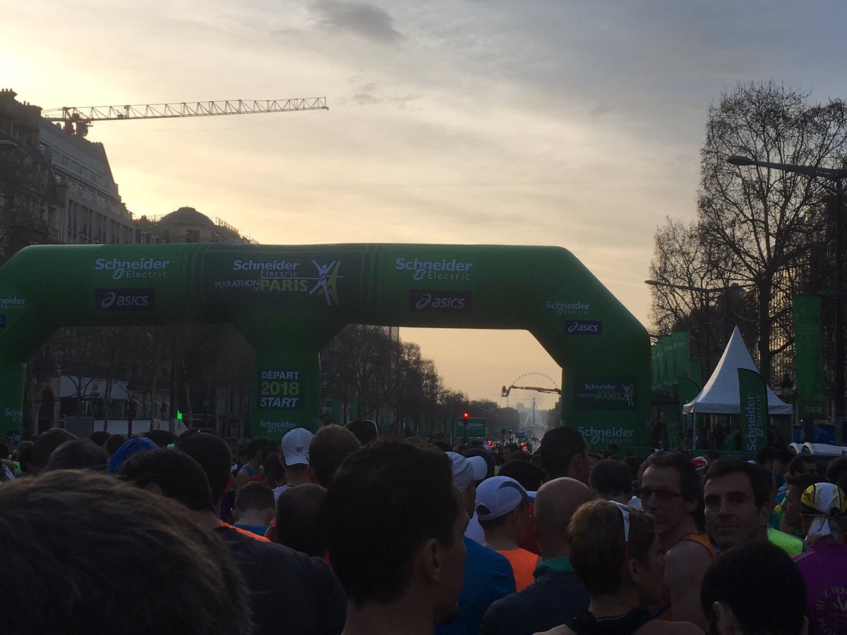 benja_mink's tweet photo. Le point commun entre les deux # du jour ? #RacingFamily et #ParisMarathon vont signer une belle performance aujourd'hui !! 🤞 https://t.co/F1zzHqxOjZ