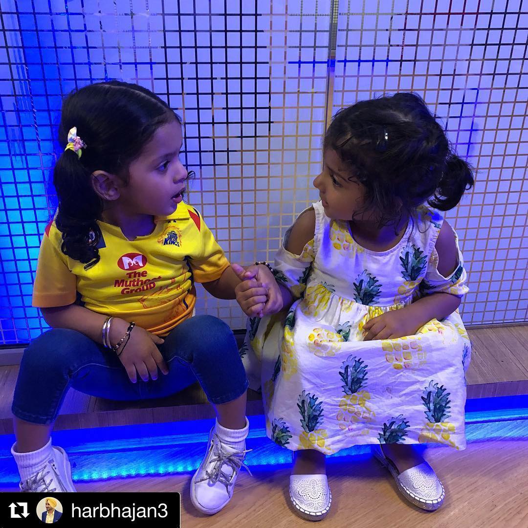 ImRainaBro's tweet photo. Really so Cute picture to Princess in one picture Gracia & Hinayaheer ❣️❣️😘😘😍😍💞💞 @ImRaina @_PriyankaCRaina @harbhajan_singh @Geeta_Basra #CSK #IPL2018 #CSKBACK #WhistlePodu https://t.co/m5OtUnWXoJ