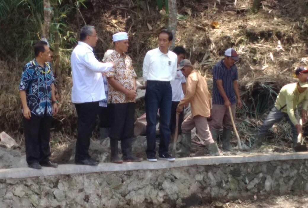 AbdRahmanSale10's tweet photo. Manfaat PKT adalah penciptaan upah/tambahan pendapatan.
#PadatKaryaTunai2018
#TPPISultra
#TPPIBombana 

@jokowi
@EkoSandjojo
@taufikmadjid71
@fachrilabalado
@anwasanusi https://t.co/UY86bfRwUQ