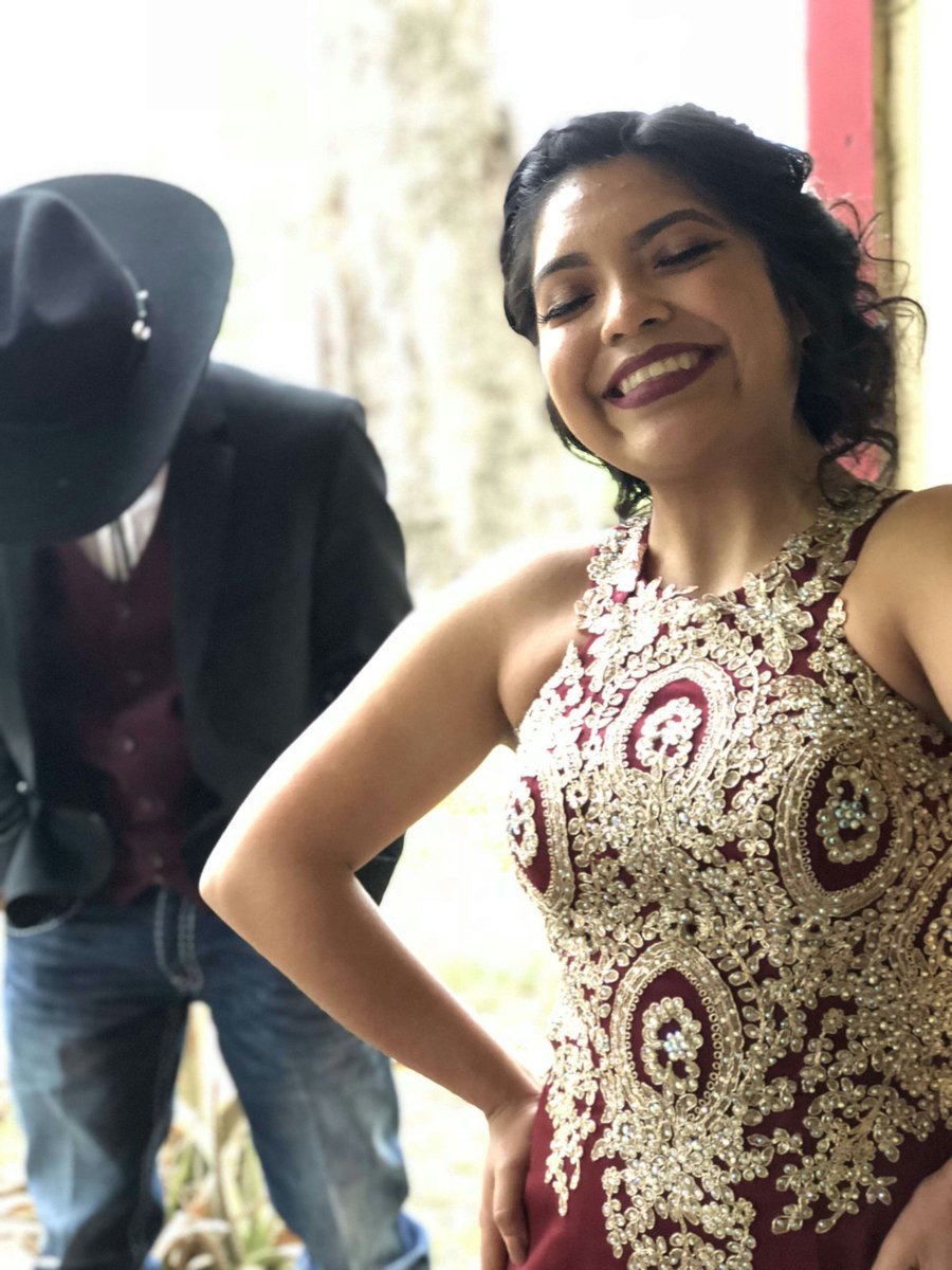 _daisyb1's tweet photo. Prom 2018 was one for the books!! Thanks to my handsome date for making this night one to remember! &amp; thank you to all who voted us your CHHS King &amp; Queen😘 https://t.co/AV5Jyzwnir