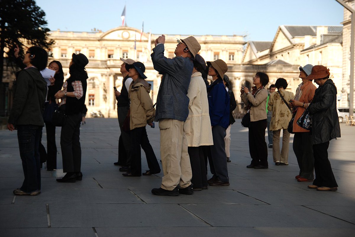 denisthomadensi's tweet photo. #touristes #bordeaux #08avril 2011
#regarderuneville
#watchacity
#lacourcarree https://t.co/883PlaOHrP