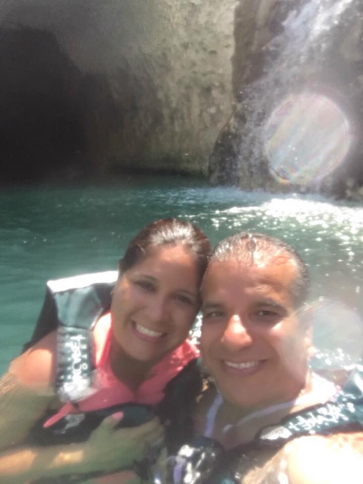L_Michaus's tweet photo. Sin duda un viaje lleno de muchos momentos inolvidables, pero lo mejor es que en cada uno de esos bellos momentos aprendo a amarte y valorarte más. Eres una gran mujer, gracias por ser mi esposa. Te amooooo https://t.co/eNVTgNC9Lb