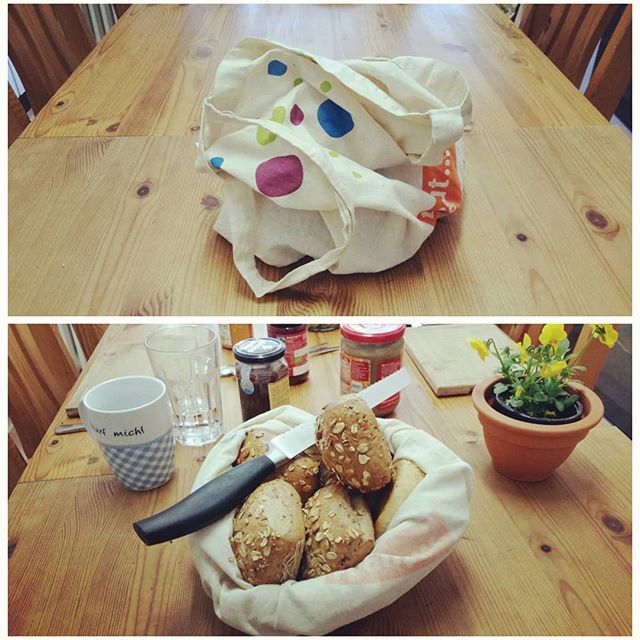 TragerdesLichts's tweet photo. Die Sonntagsbrötchen mit der Stofftüte zu holen, ist selbstverständlich, und zudem: Wer braucht denn heute noch Brotkörbe 😀
#Frühstück #breakfast #Brötchen #rolls #brotkorb #tasche #livehack #diy #Nachhaltigkeit #nachhaltig #nowaste #plastikfrei #mü… https://t.co/bHVUdic5qb https://t.co/AesHgQHNAC