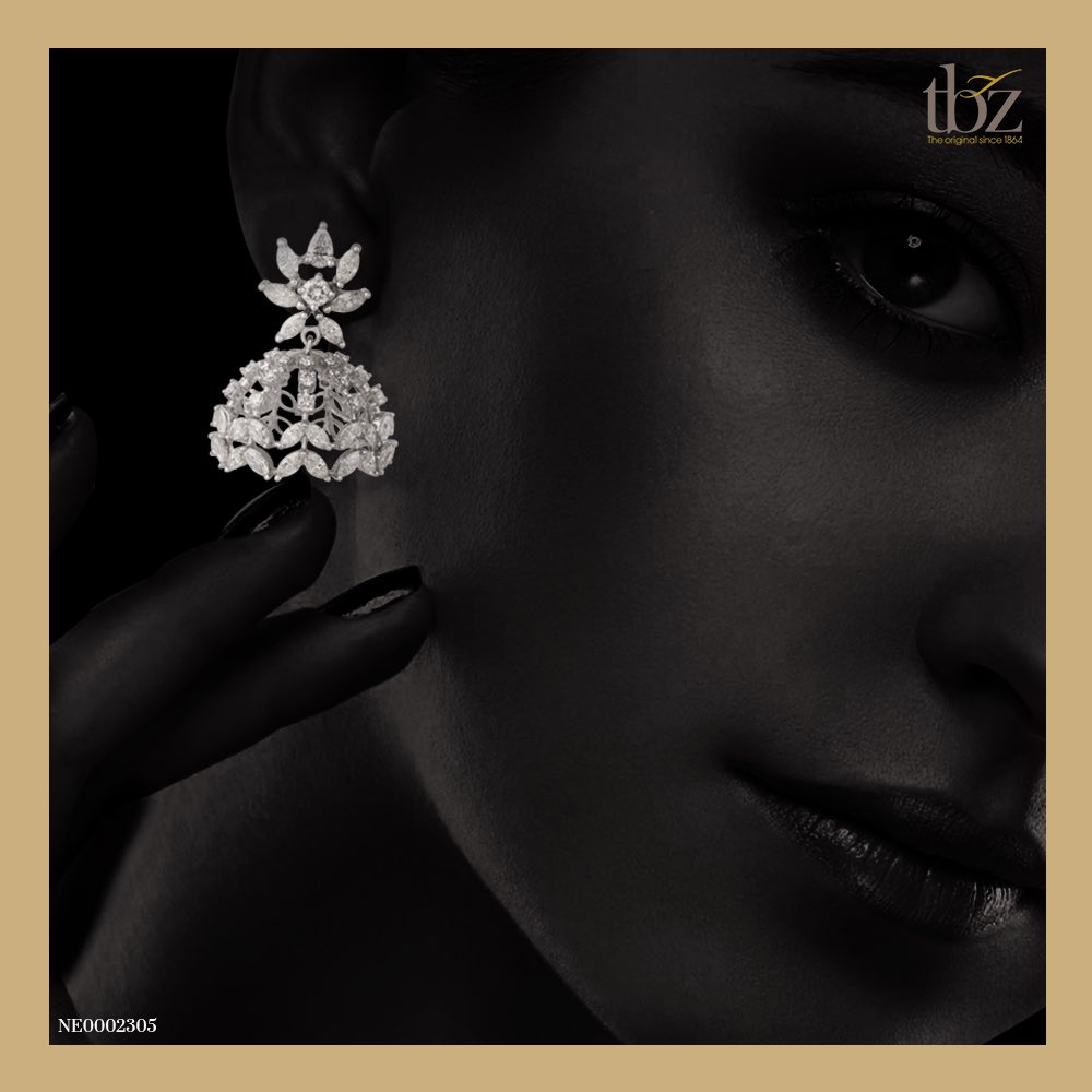 You were born to sparkle and shine. 
#tbz #jewellery #diamond #platinum #wedding #earrings #weddingsbyTBZ #jewelleryforwedding #weddingseason #delicate #necklace #emeralds
