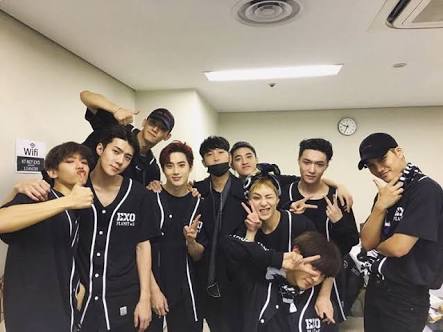 tyongtotheworld's tweet photo. OT12. I was there. 
OT11. I was there. 
OT10. I was there. 
OT9. I'm still here.

I will never ever leave. I promise. @weareoneEXO 
#6YearsWithEXO 
#PremiosMTVMiaw 
#MTVBRKPOPEXO https://t.co/xBi6Gnhyde