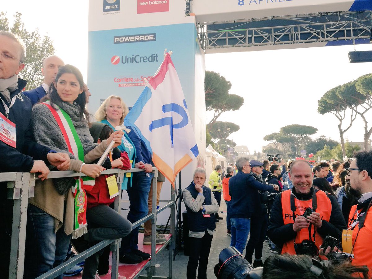 virginiaraggi's tweet photo. Oggi alla 24esima edizione della Acea @MaratonadiRoma: 14mila i runner iscritti da 131 nazioni. Tanti anche i cittadini e turisti che hanno preso parte alla Fun Run di 5km.
Lo sport unisce e fa bene al cuore. #IRunRome: https://t.co/cM3FZBGWGI https://t.co/qtEPALD8xw