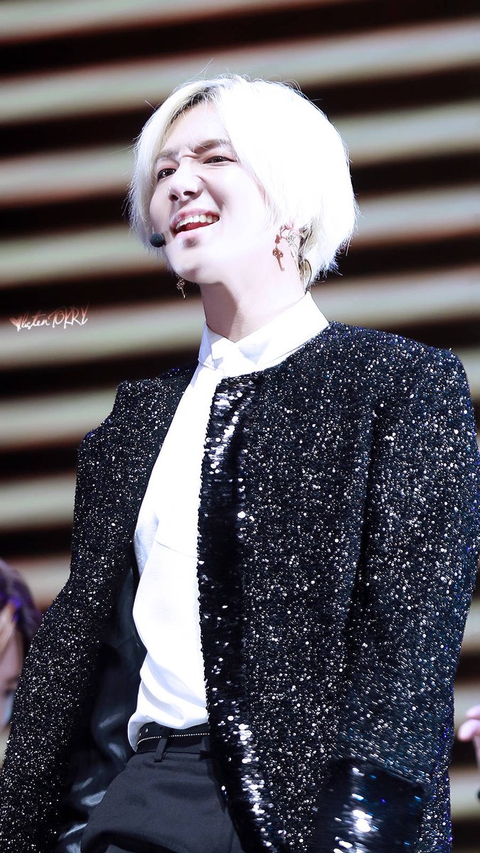 onlywithYesung's tweet photo. [HD] 180406 #SMTOWNinDubai (cr: listentokry) https://t.co/Vt0CcKnIGe