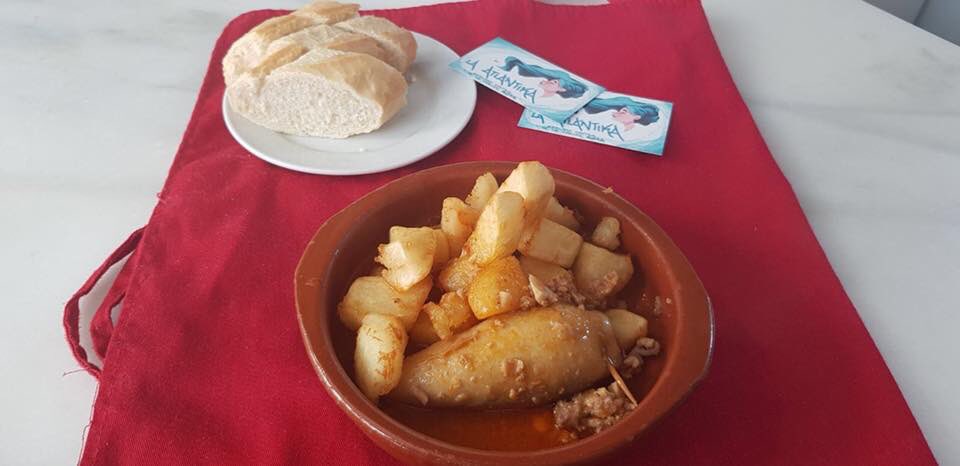CadizTapeando's tweet photo. Hoy En la Atlántica ROTA (Cadiz) En un Entorno Inigualable El Mercado Central LA MERCED A disfrutar Tapeando #rotacadiz #jerezdelafronters #sevillahoy #triana #cadizfood #utrera #olvera #roteños #arcosdelafrontera #grazalema #conil #rota2018 #rotafood #londonfood #rotaaldia https://t.co/ZuRGY2xCS0