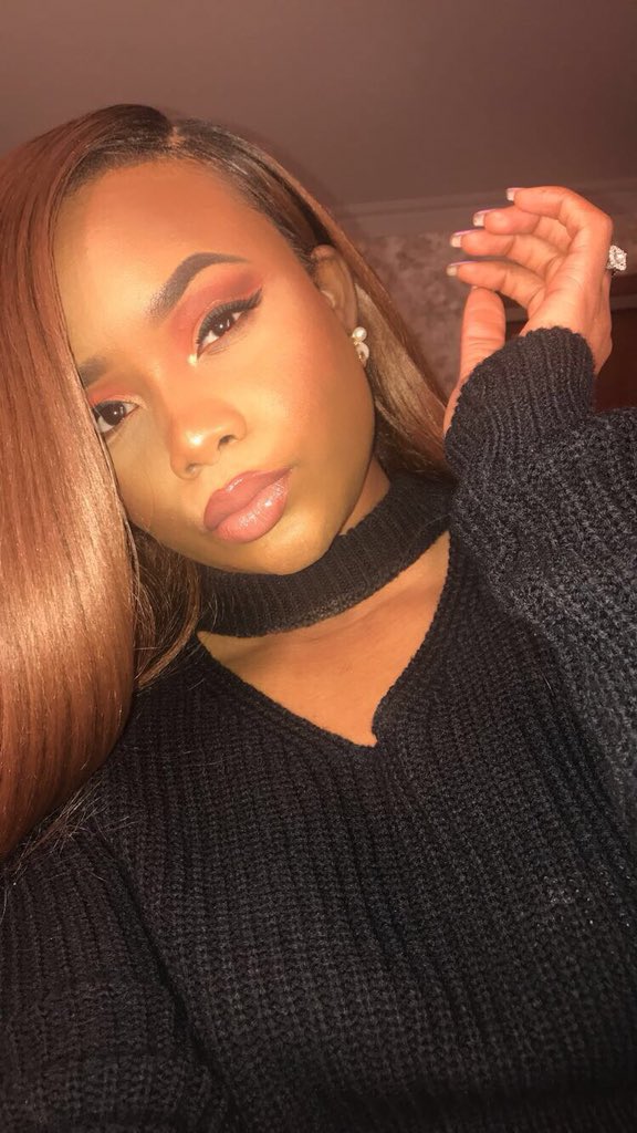 ItsLadyD's tweet photo. In love with this look #AnastasiaBeverlyHills #highlights #toffeelipgloss #morphe35O2 https://t.co/uk6PxCIxWc