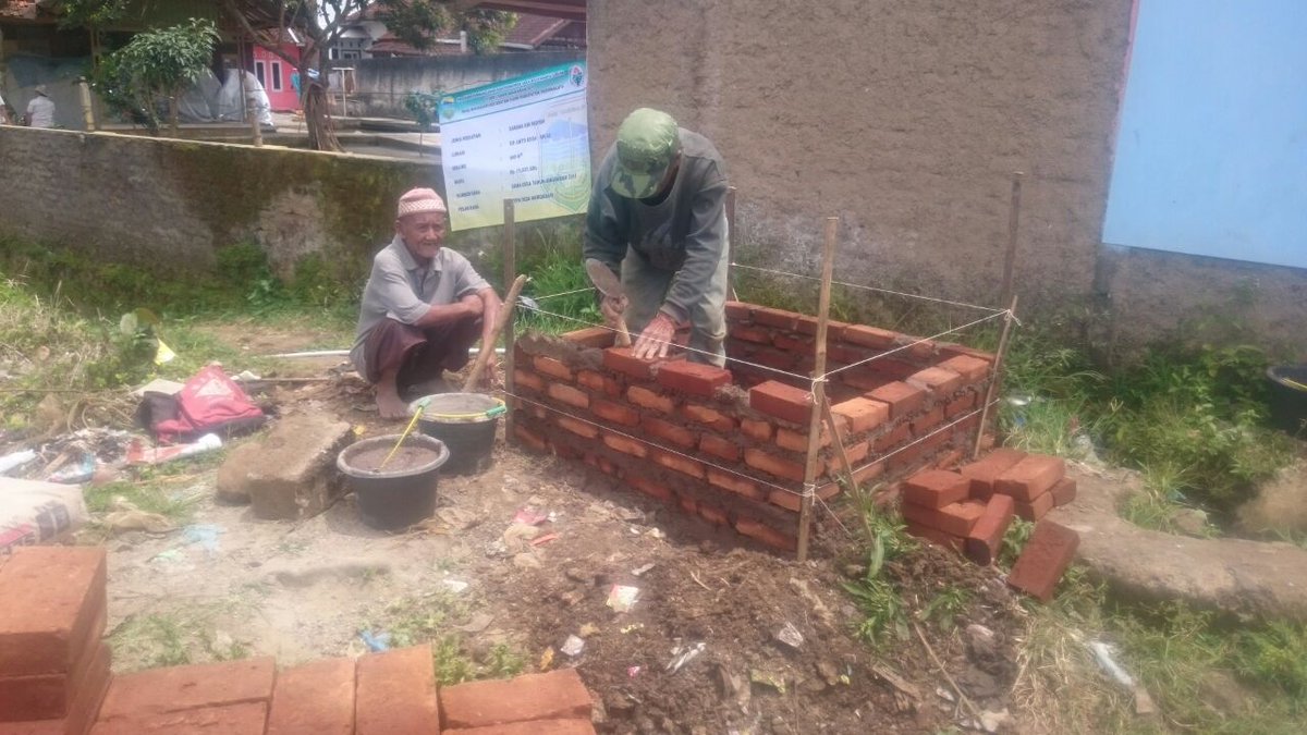 #PadatKaryaTunai2018 , Dengan PKT masyarakat miskin sangat terbantu mereka mendapatkan penghasilan yang sangat berarti,  Terimakasih pak de <a href="/jokowi/">Joko Widodo</a> <a href="/EkoSandjojo/">Eko P. Sandjojo</a> <a href="/anwsanusi/">Anwar Sanusi</a> @fachrilabalado <a href="/tppindonesia/">Pertepedesia</a> <a href="/manika_arbit/">Arbit Manika</a> <a href="/taufikmadjid71/">IG : taufik.madjid</a> <a href="/anwsanusi/">Anwar Sanusi</a>