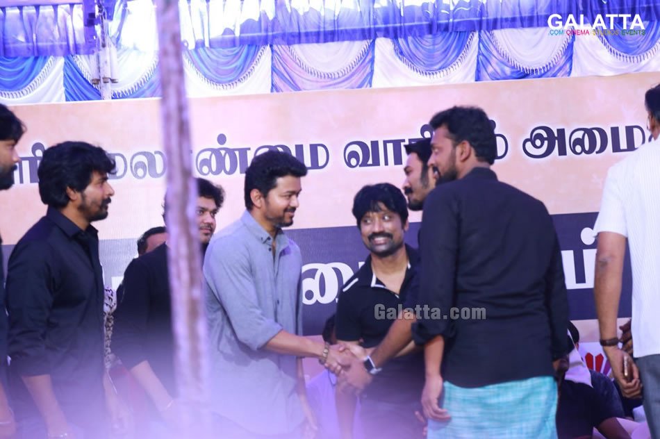 VikkiR_'s tweet photo. #Dhanush #Thalapathy #Sivakarthikeyan 

#kaveryprotest https://t.co/3jEz46vQuO