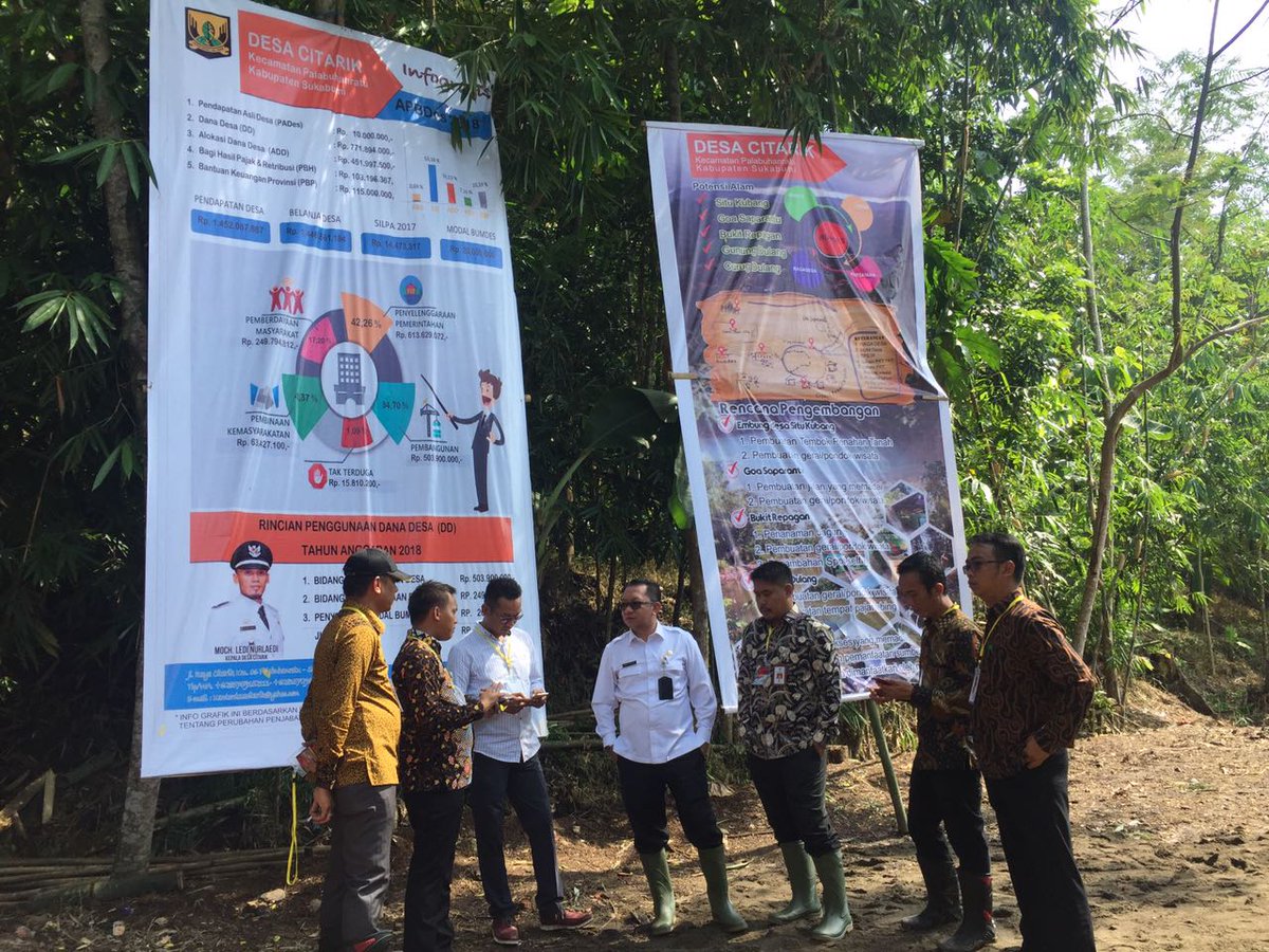 Mohammadhazen11's tweet photo. Kunker Jokowi dan Menteri Desa PDTT ke Desa Citarik Kec. Pelabuhan Ratu Kab. Sukabumi Jabar utk mengunjungi lokasi #PadatKaryaTunai2018 #DanaDesa TA. 2018. #ManfaatDanaDesa #TPPIJawaTimur #Bondowoso @jokowi @EkoSandjojo @anwsanusi @taufikmadjid71 @fachrilabalado @DewantoAndry https://t.co/2gJweIesl4